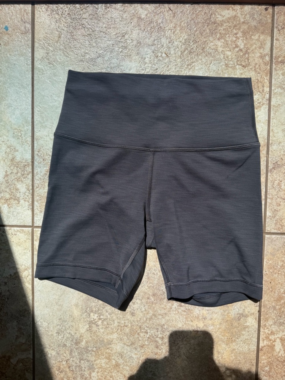 2 Lululemon Wunder Train high rise shorts with 6 in inseam, size 6 - Picture 6 of 9